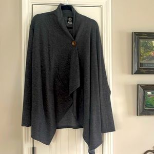 Bobeau Super Soft Single Button Sleeved Cape / Size 3X. Gray